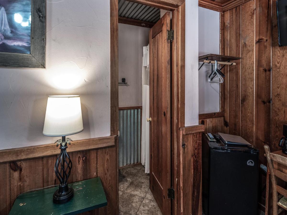 Apache Village Cabinette 13, Queen Bed, Midtown, Sleeps 2 Руидозо Экстерьер фото
